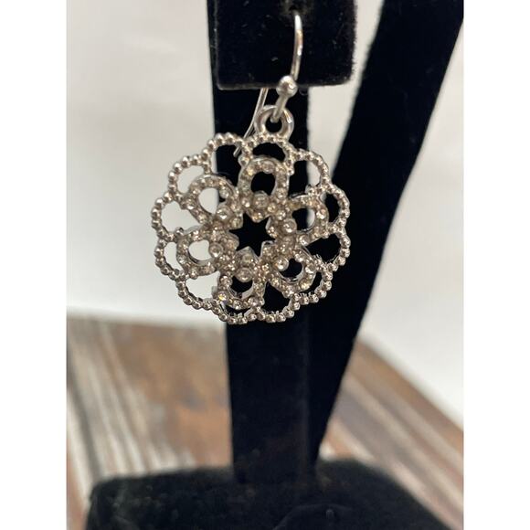 Women's Beautiful Floral Filagree Earrings Drop Dangle GUC Lightweight - Picture 6 of 6